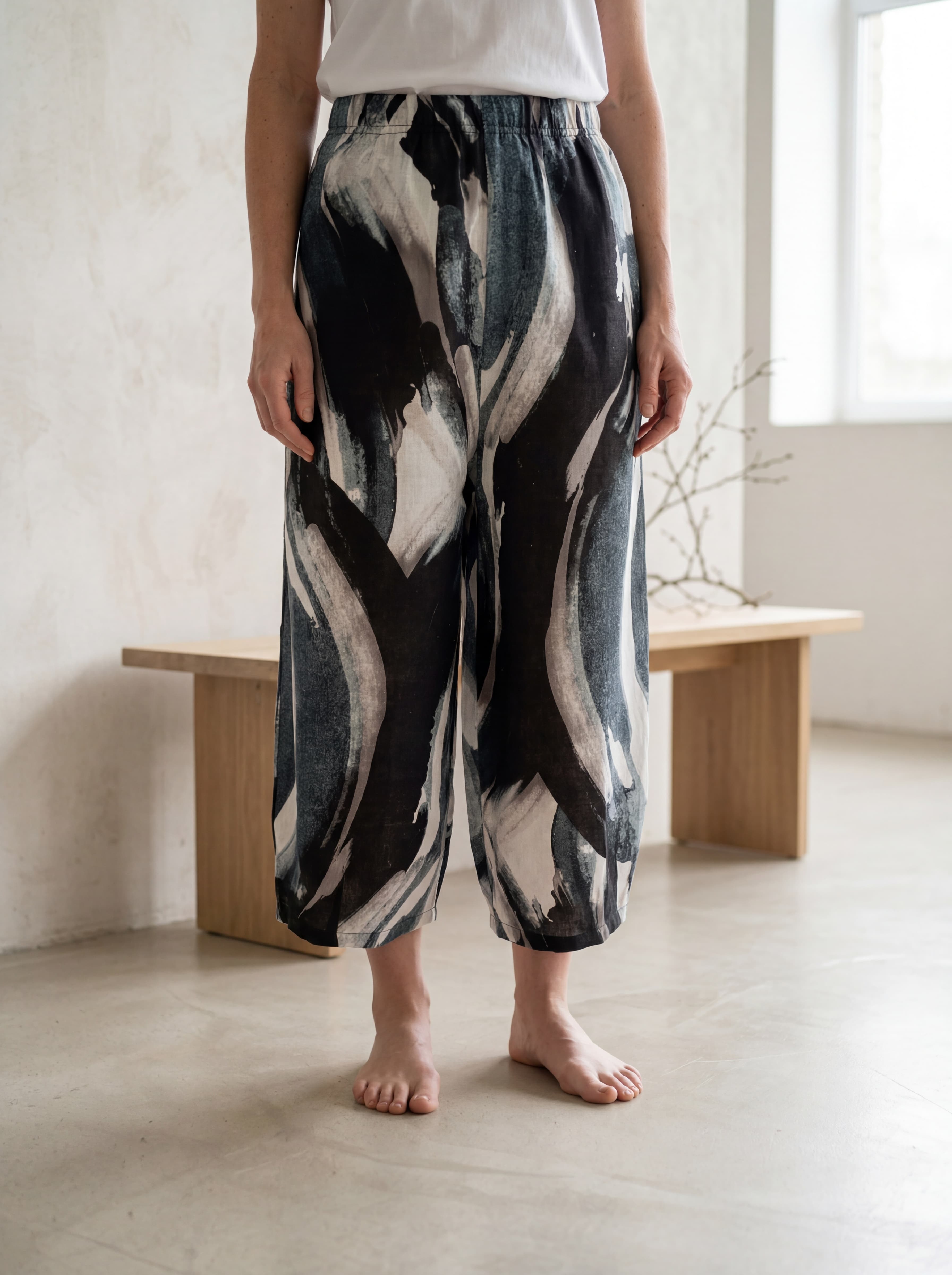 Pantaloni in Lino con Stampa Astratta — immagine 1