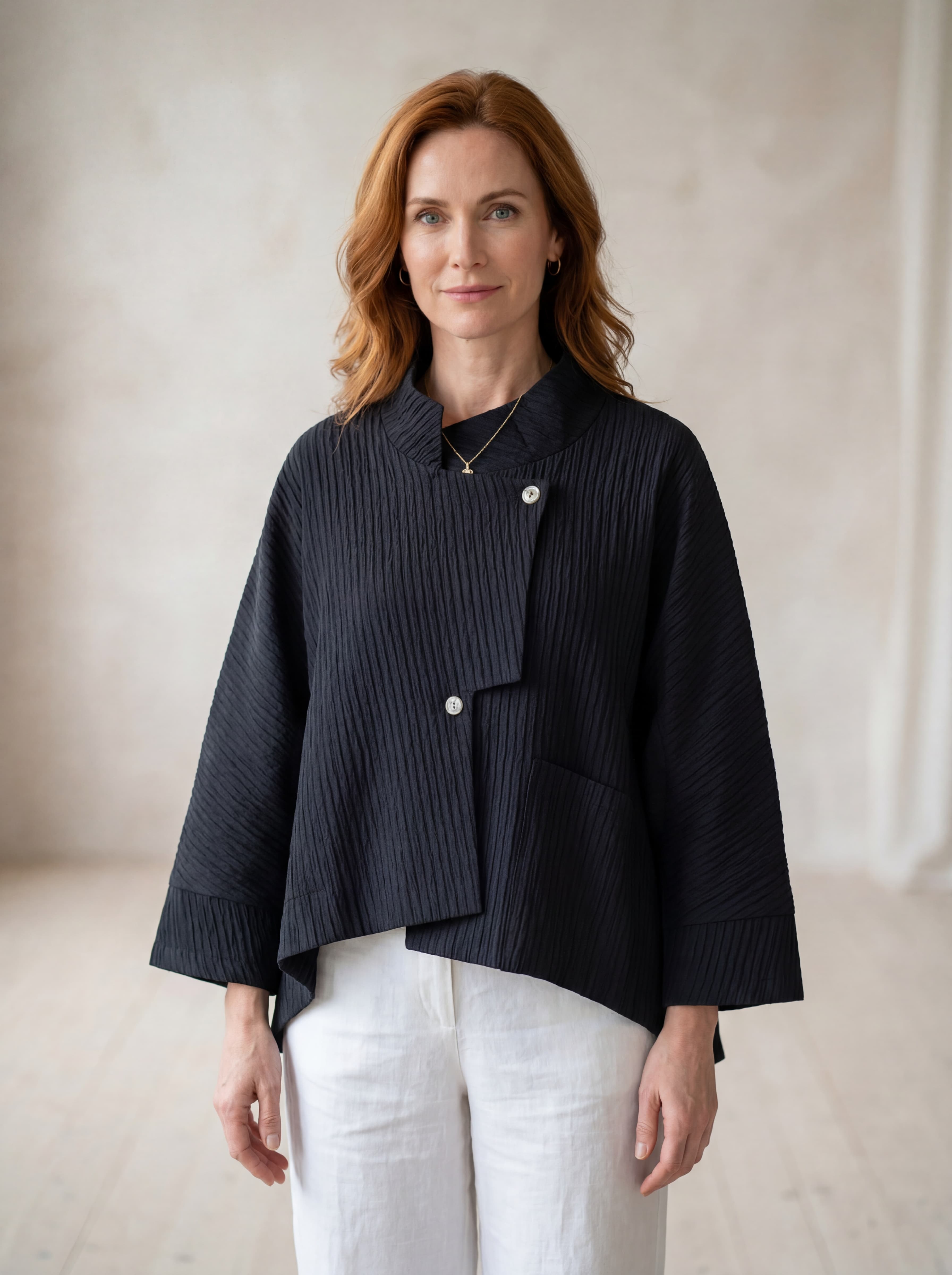 Giacca Strutturata in Cotone Plisse Nera — immagine 1