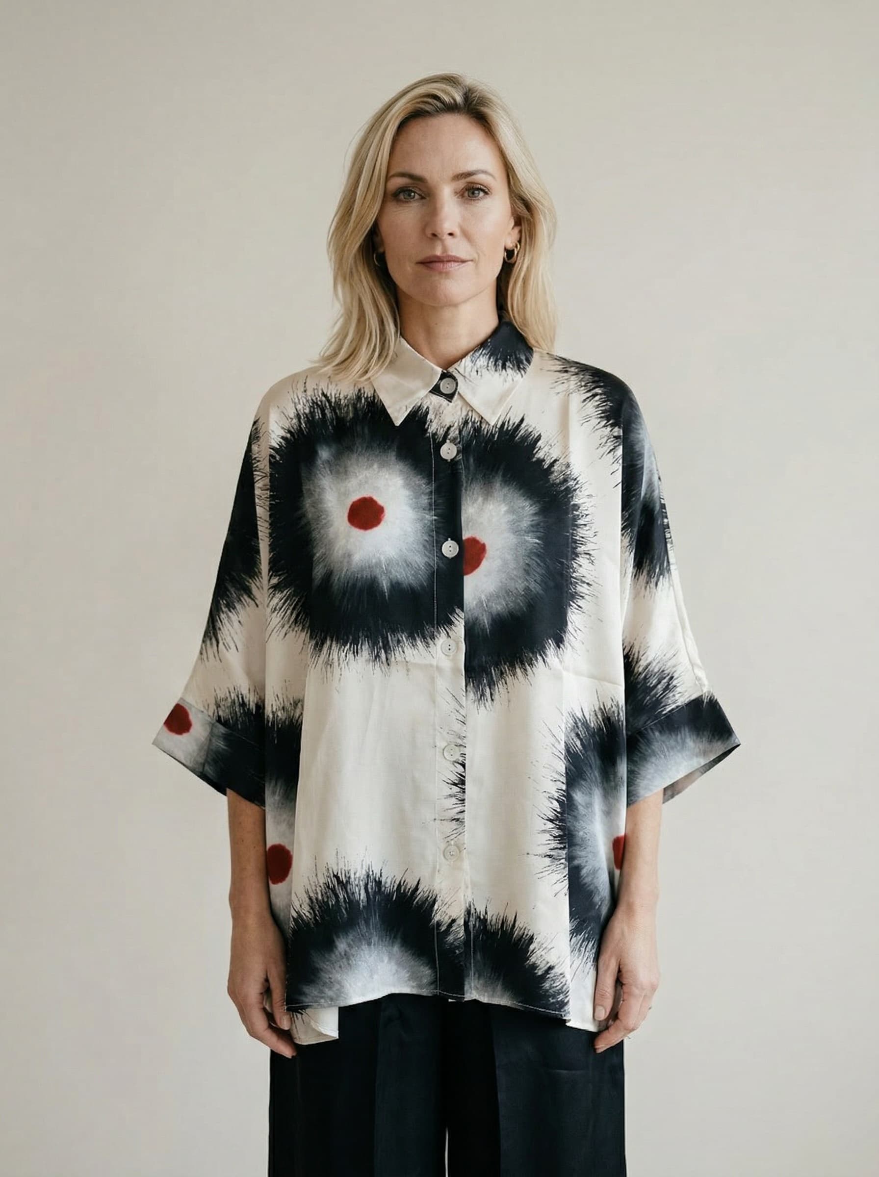 Camicia in Viscosa Oversize con Stampa Astratta — immagine 1