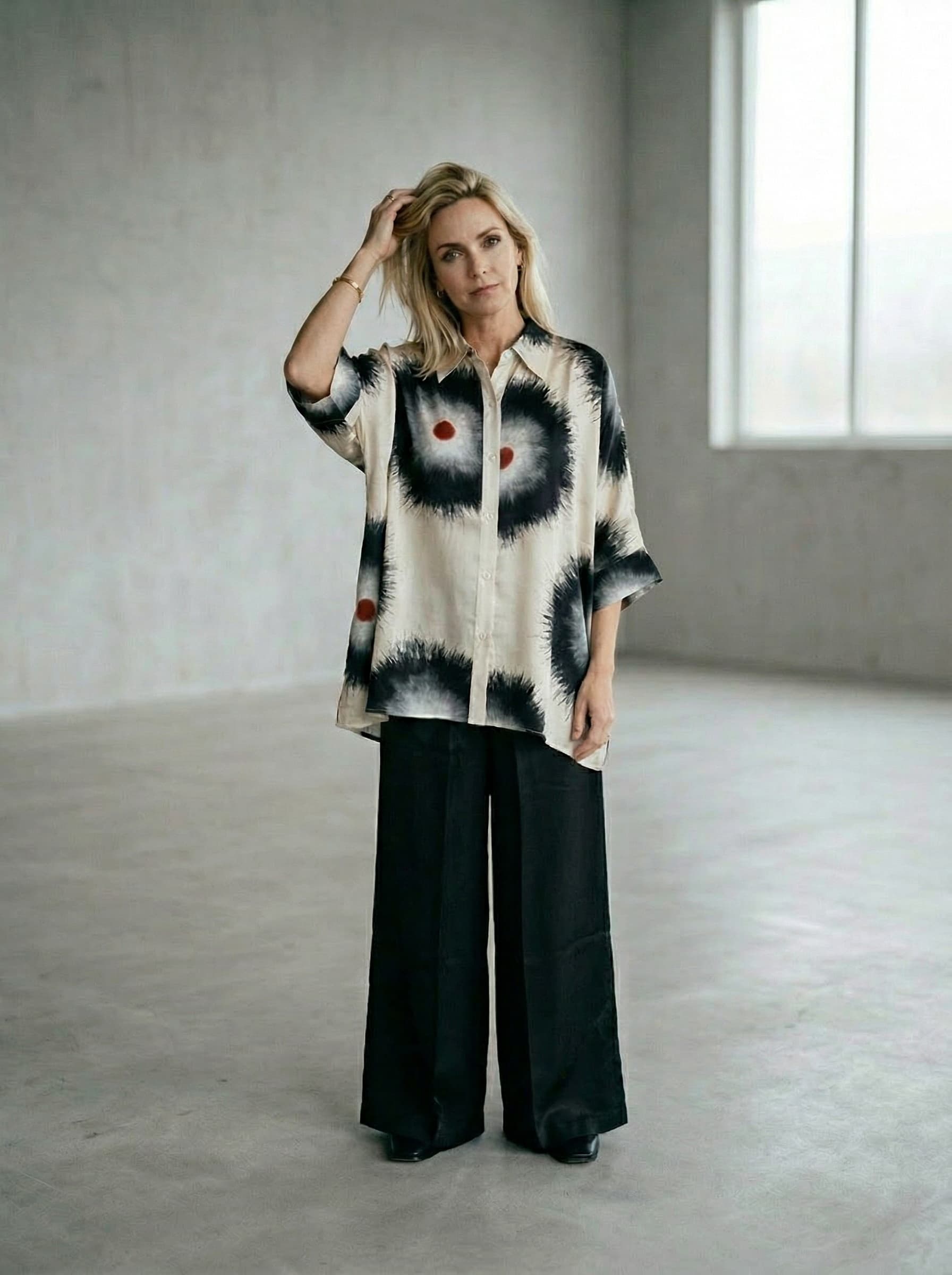 Camicia in Viscosa Oversize con Stampa Astratta — immagine 3