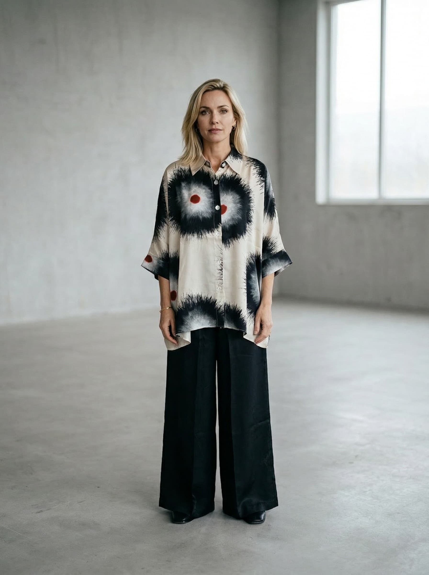 Camicia in Viscosa Oversize con Stampa Astratta — immagine 2