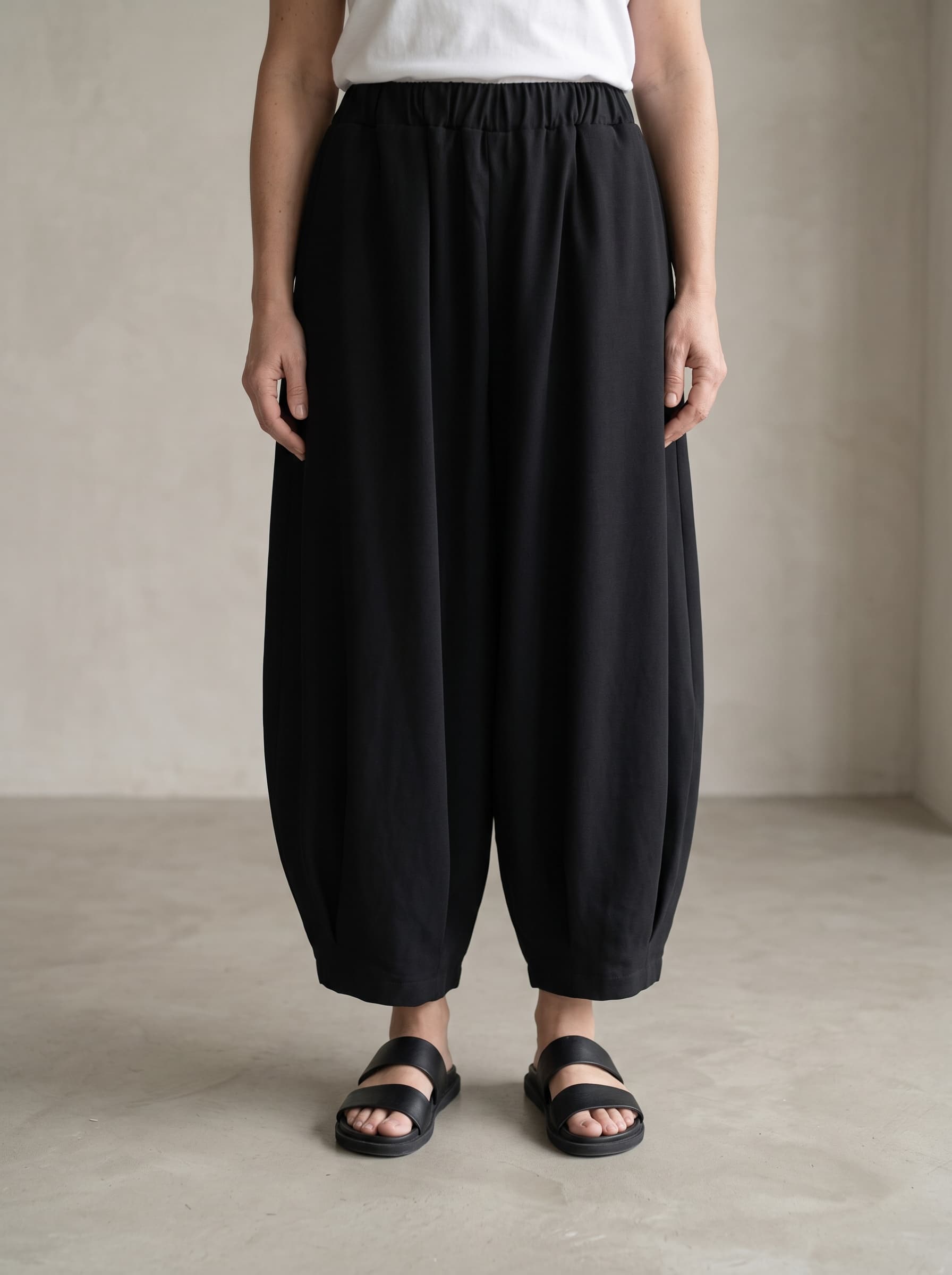 Pantaloni Neri — immagine 1