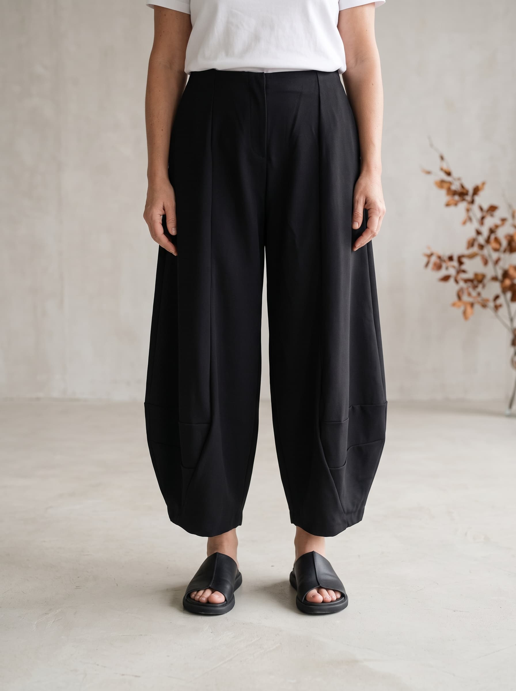 Pantaloni Neri — immagine 1